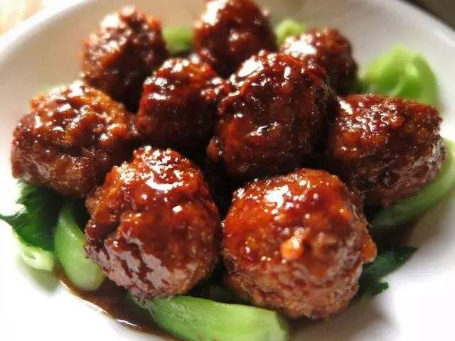 小型創(chuàng)業(yè)投資項(xiàng)目小作坊肉丸加工機(jī)器價(jià)格(圖2) 肉丸.jpg